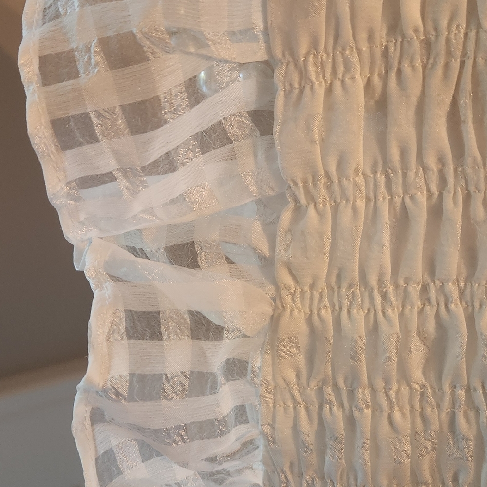 White - Picture 5 of 7